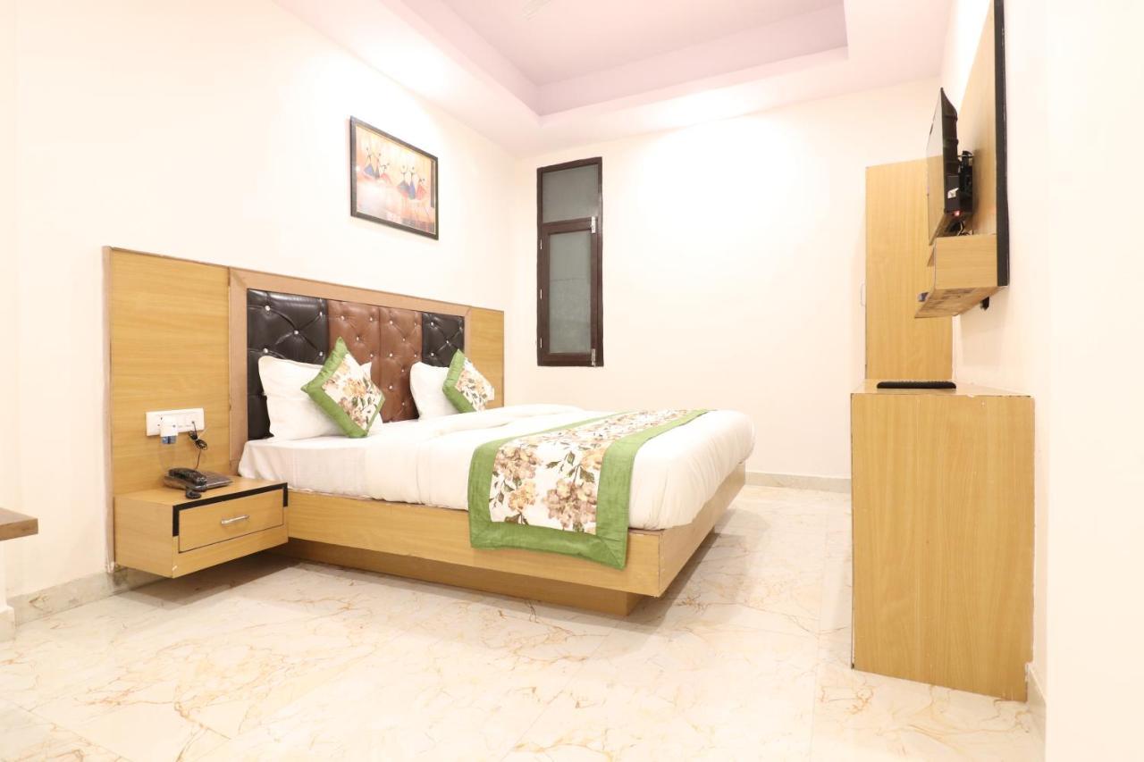 Hotel Hari International - Noida Sector 11 Buitenkant foto