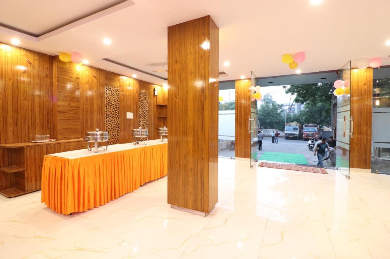 Hotel Hari International - Noida Sector 11 Buitenkant foto