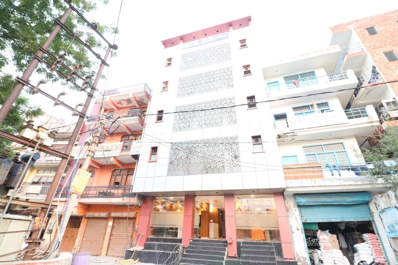 Hotel Hari International - Noida Sector 11 Buitenkant foto