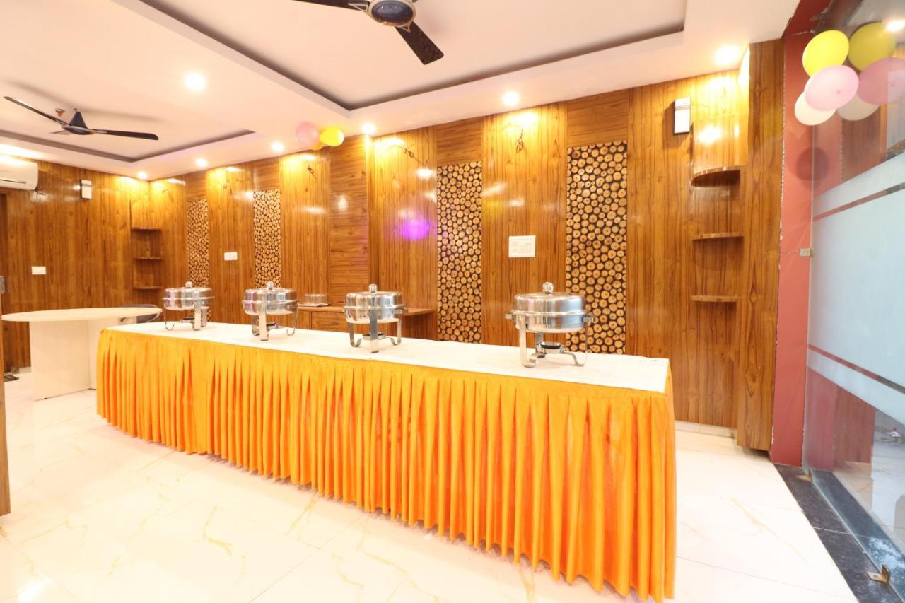 Hotel Hari International - Noida Sector 11 Buitenkant foto
