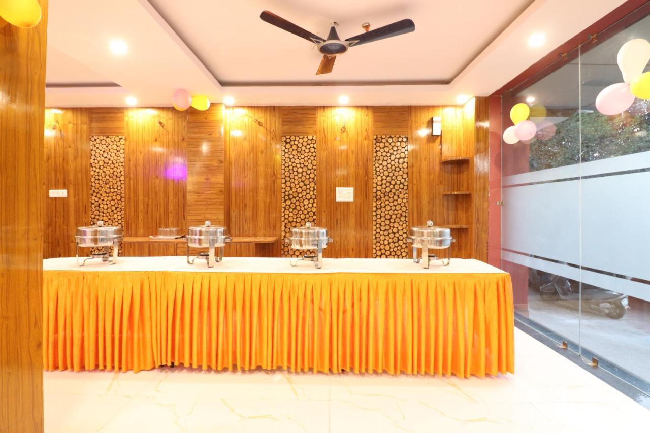 Hotel Hari International - Noida Sector 11 Buitenkant foto