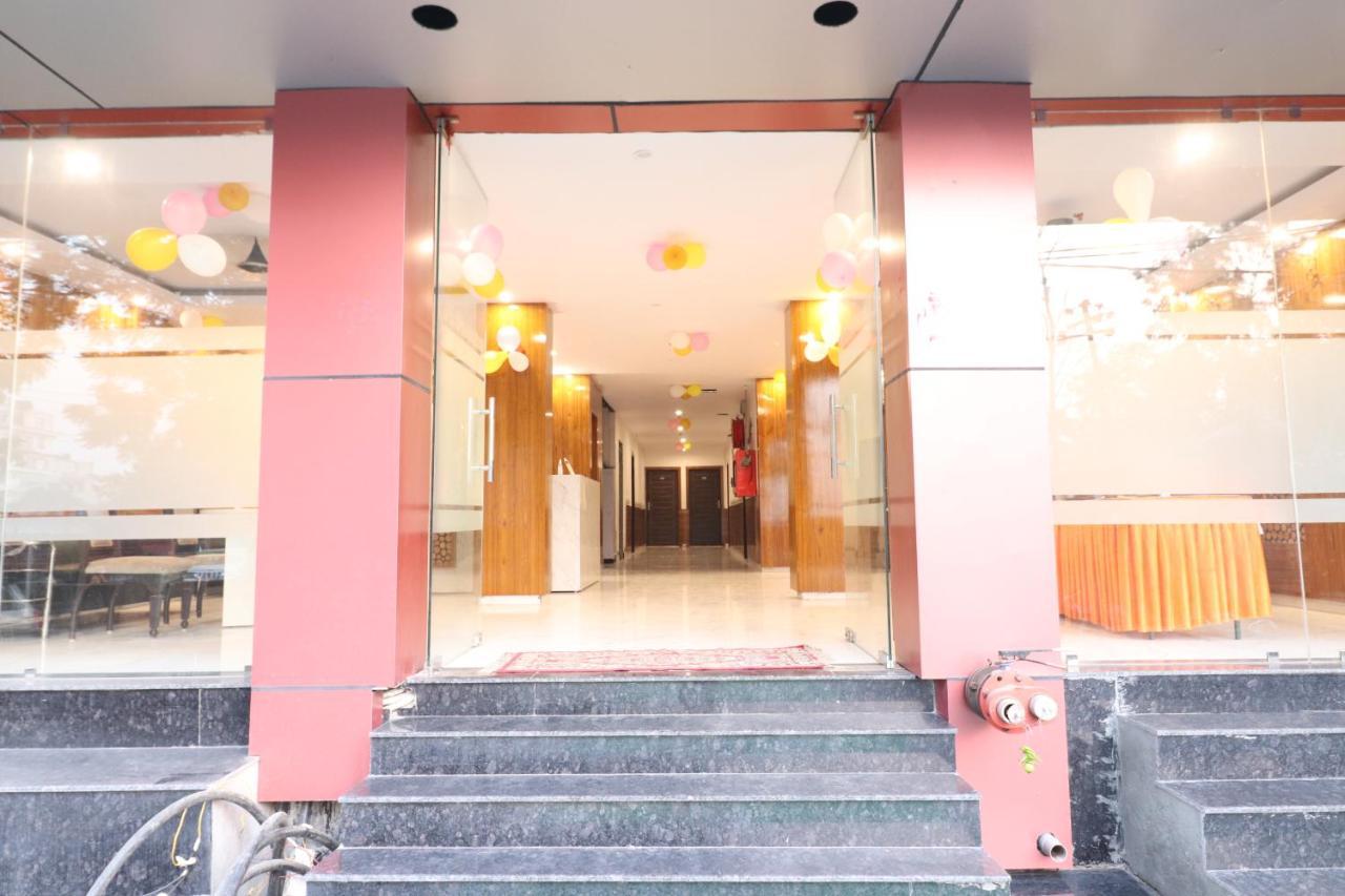 Hotel Hari International - Noida Sector 11 Buitenkant foto