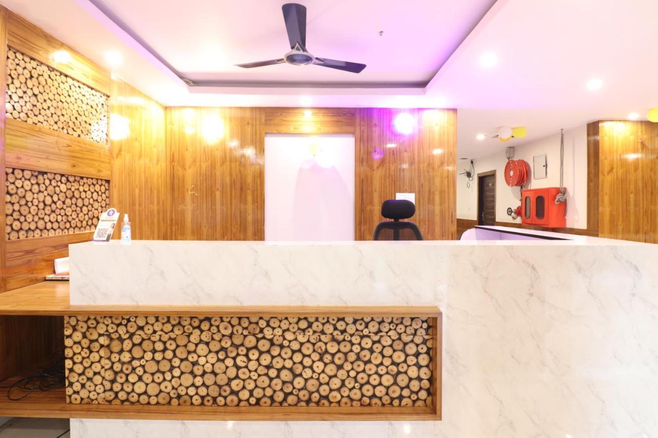 Hotel Hari International - Noida Sector 11 Buitenkant foto