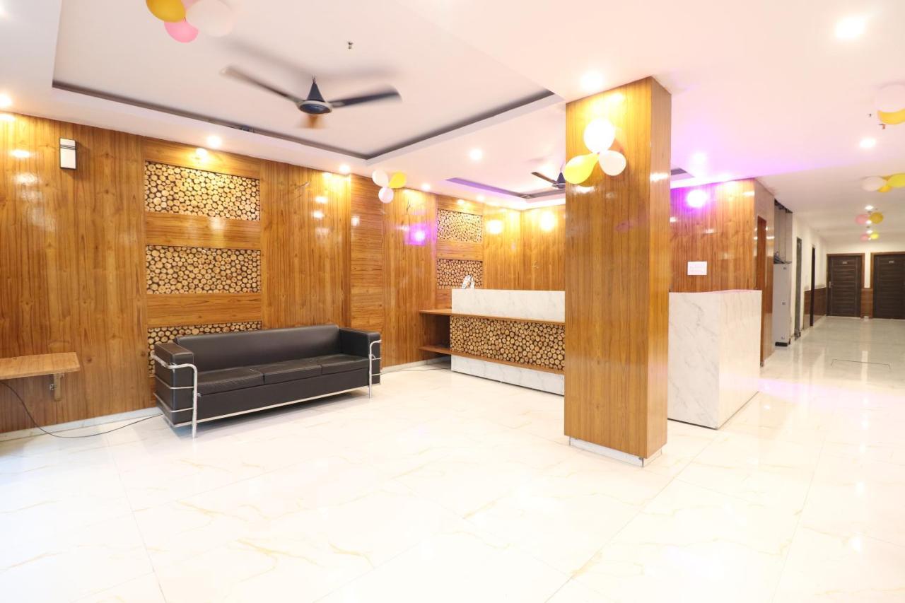 Hotel Hari International - Noida Sector 11 Buitenkant foto