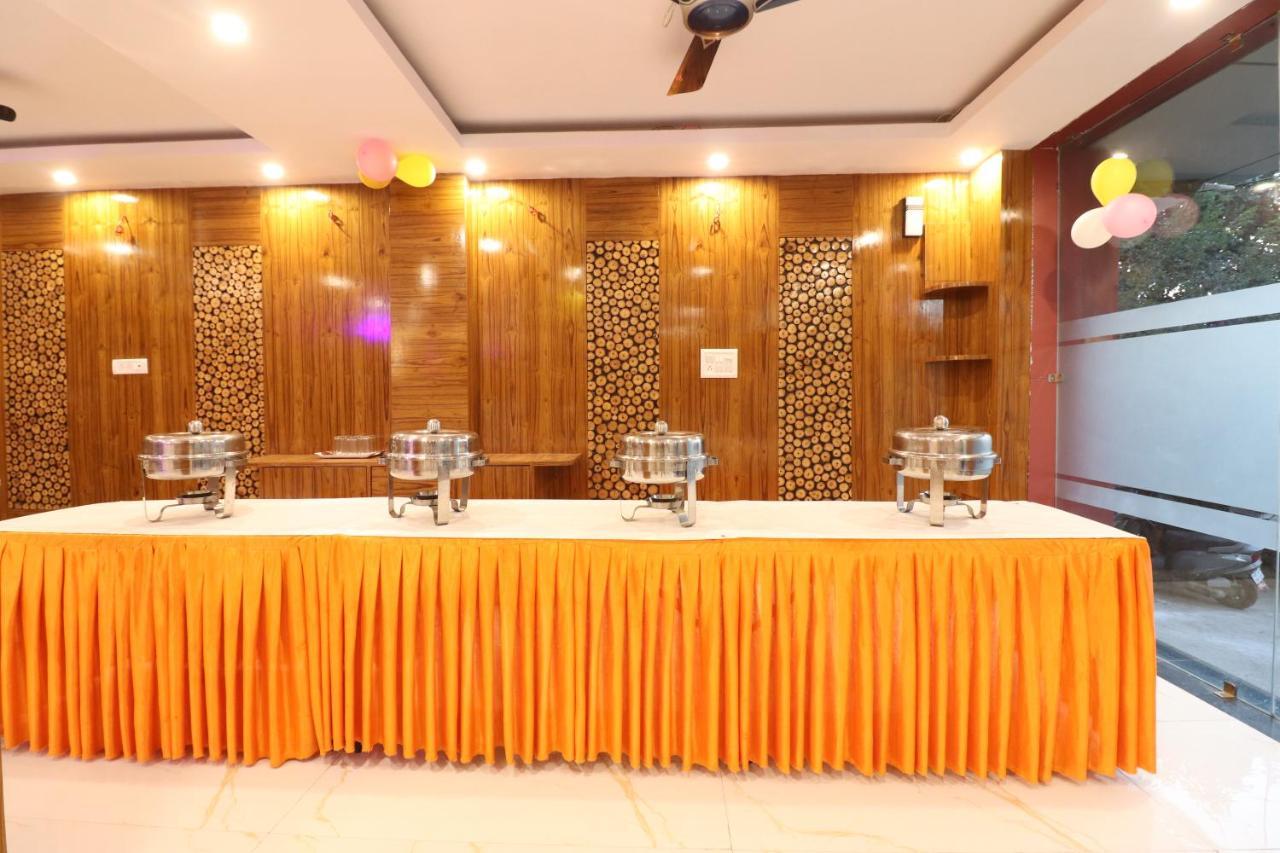 Hotel Hari International - Noida Sector 11 Buitenkant foto
