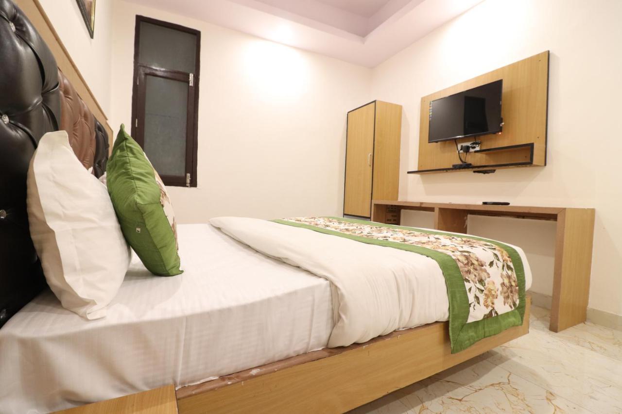 Hotel Hari International - Noida Sector 11 Buitenkant foto