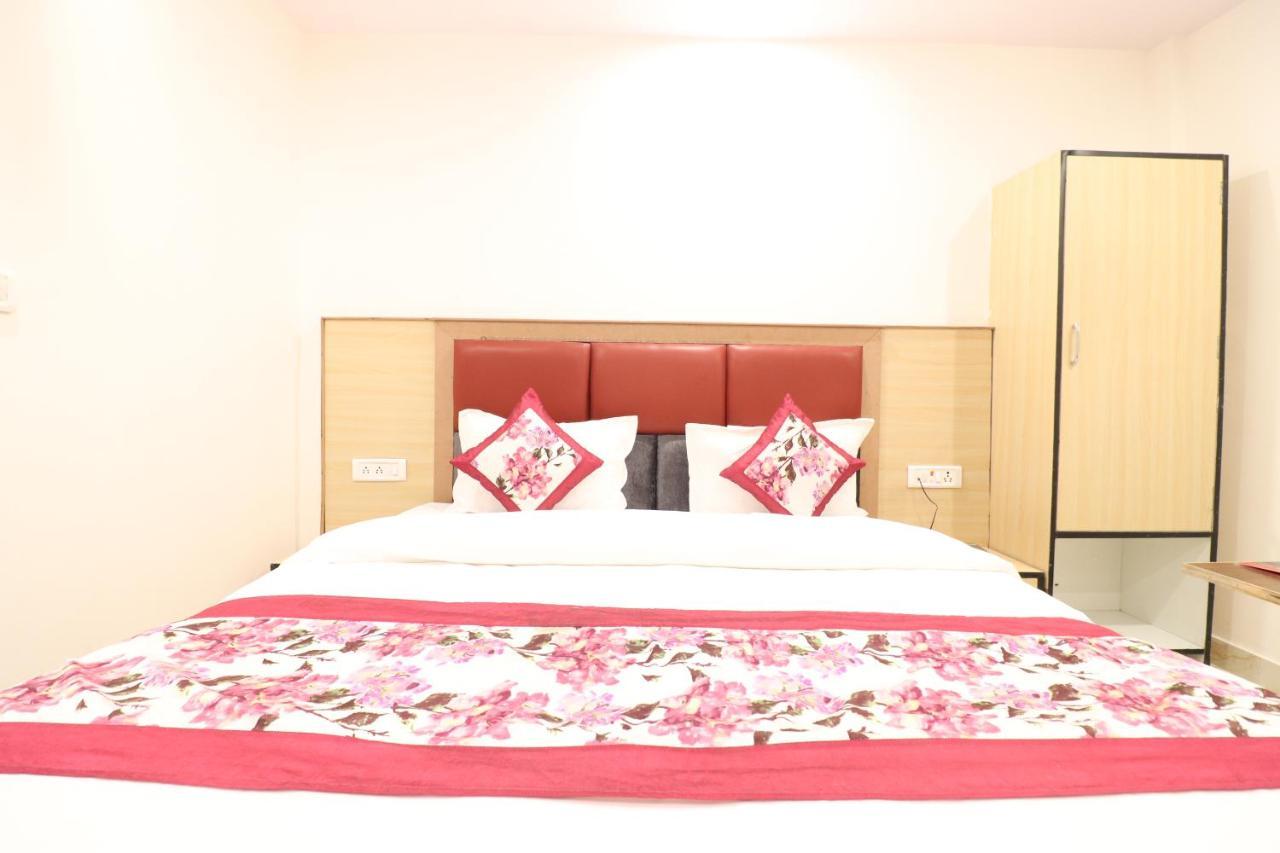 Hotel Hari International - Noida Sector 11 Buitenkant foto