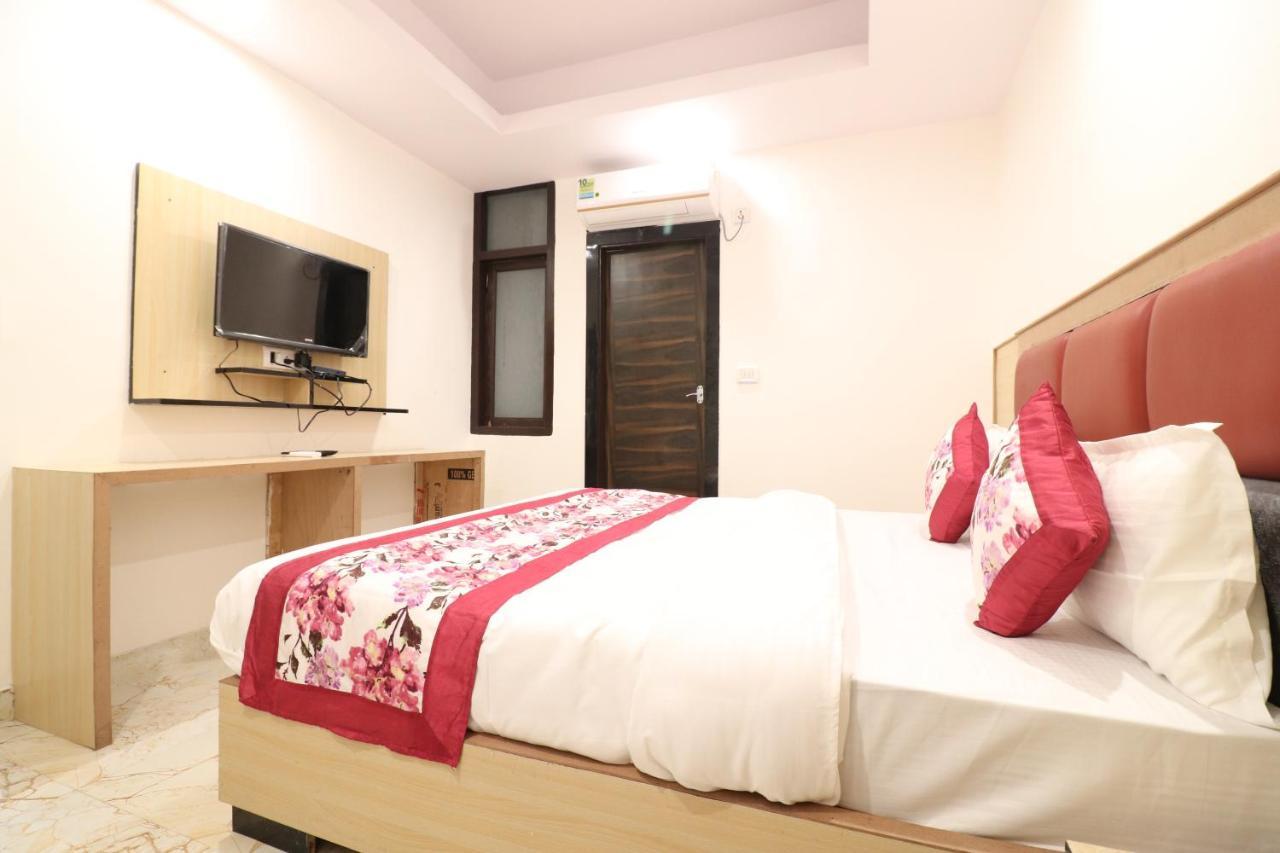 Hotel Hari International - Noida Sector 11 Buitenkant foto