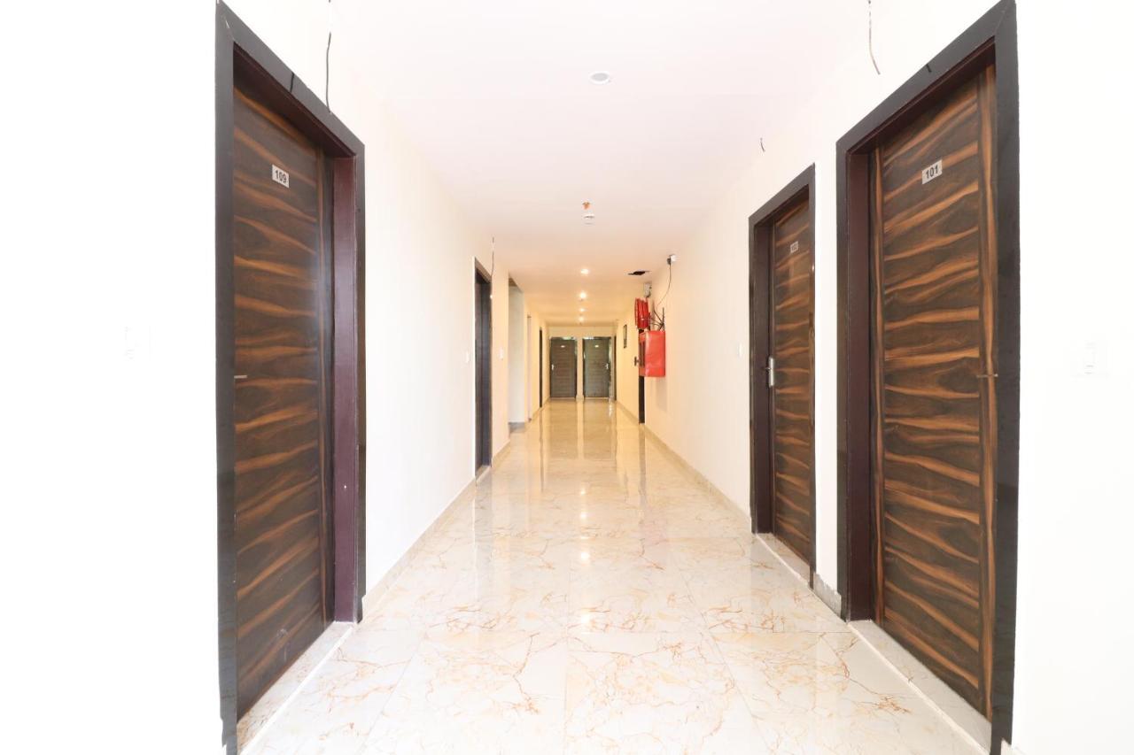 Hotel Hari International - Noida Sector 11 Buitenkant foto