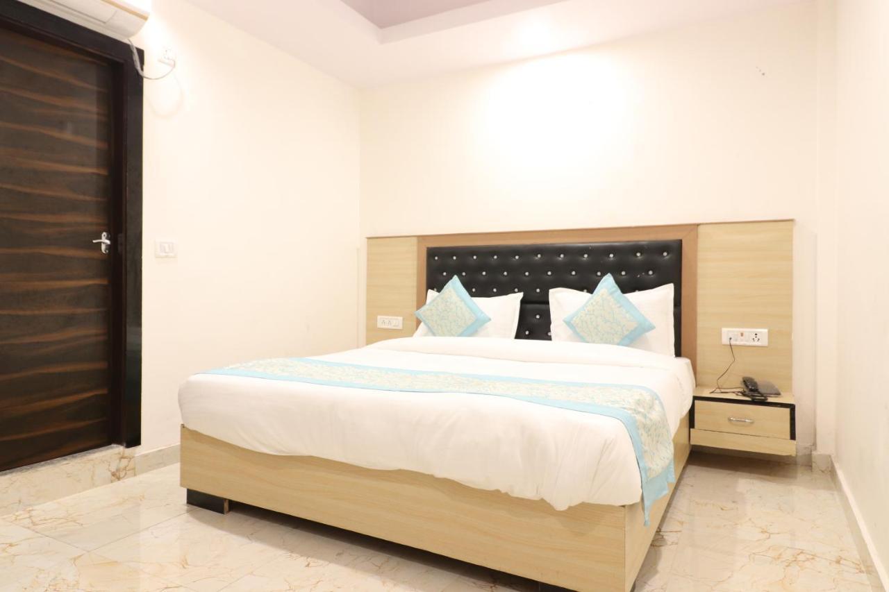 Hotel Hari International - Noida Sector 11 Buitenkant foto