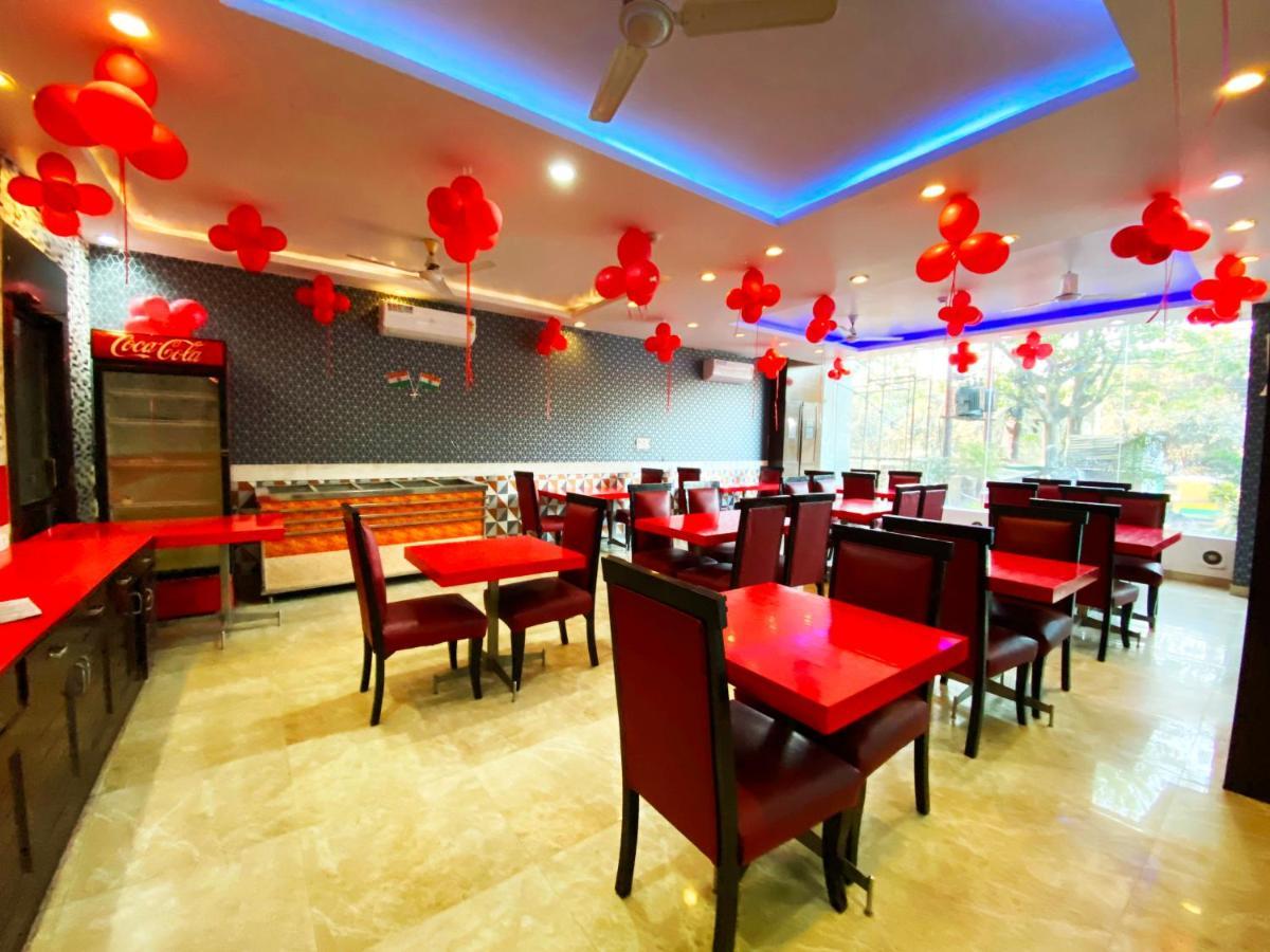 Hotel Hari International - Noida Sector 11 Buitenkant foto