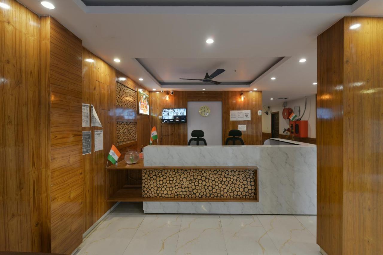 Hotel Hari International - Noida Sector 11 Buitenkant foto