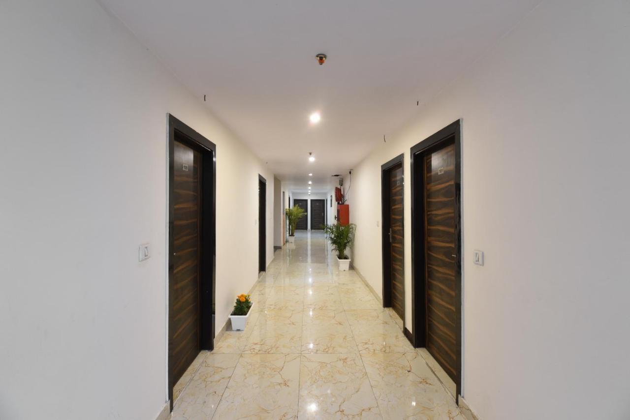 Hotel Hari International - Noida Sector 11 Buitenkant foto