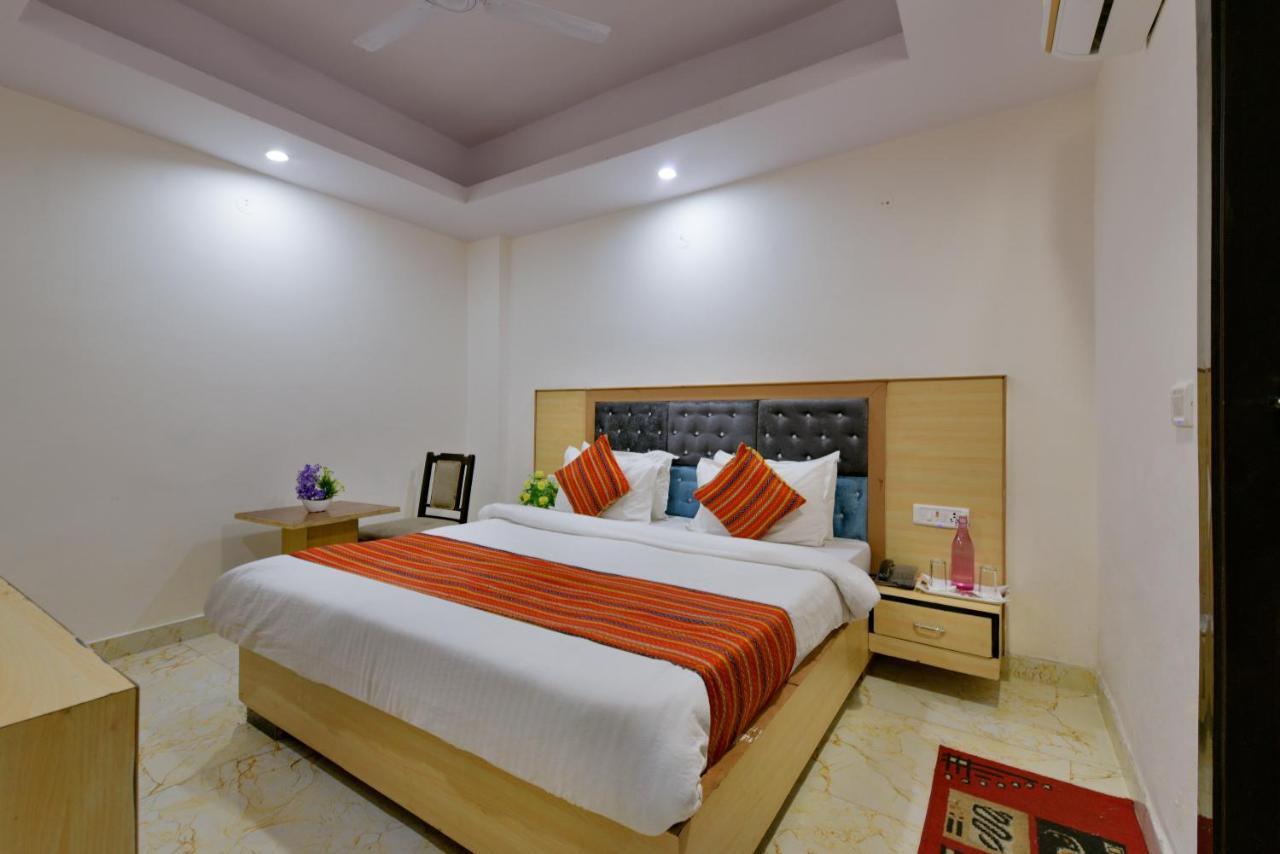 Hotel Hari International - Noida Sector 11 Buitenkant foto