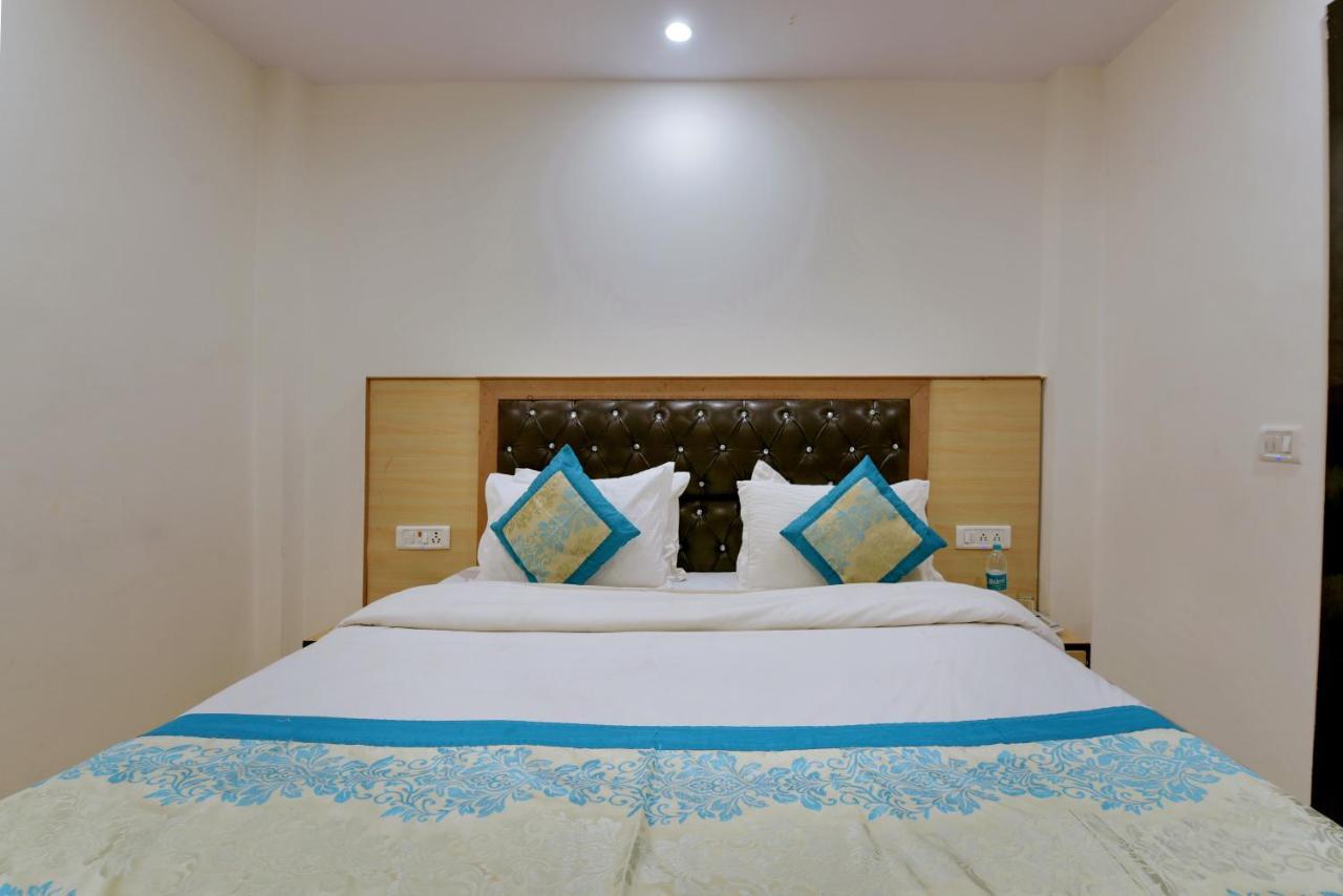 Hotel Hari International - Noida Sector 11 Buitenkant foto