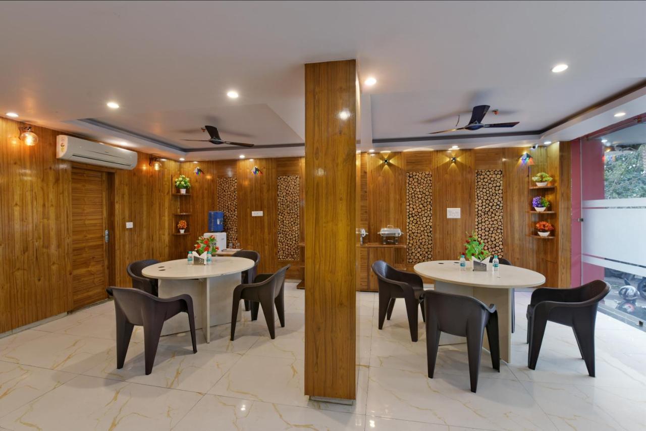 Hotel Hari International - Noida Sector 11 Buitenkant foto