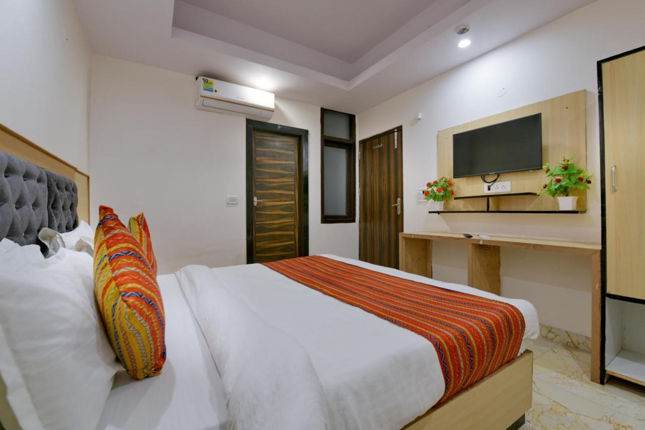 Hotel Hari International - Noida Sector 11 Buitenkant foto