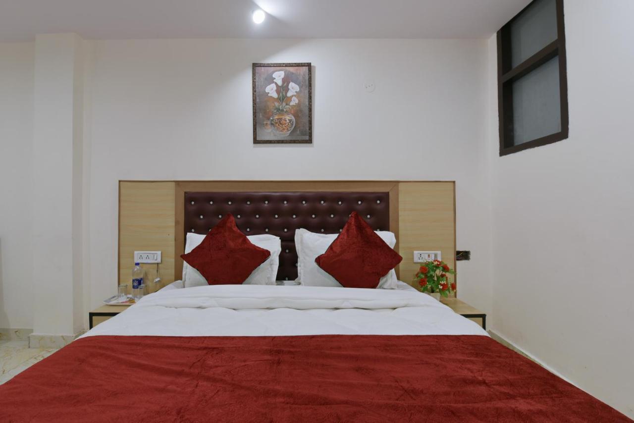 Hotel Hari International - Noida Sector 11 Buitenkant foto