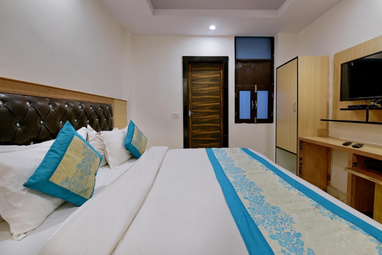 Hotel Hari International - Noida Sector 11 Buitenkant foto