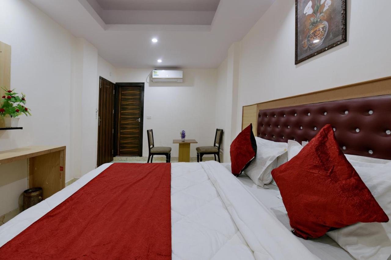 Hotel Hari International - Noida Sector 11 Buitenkant foto