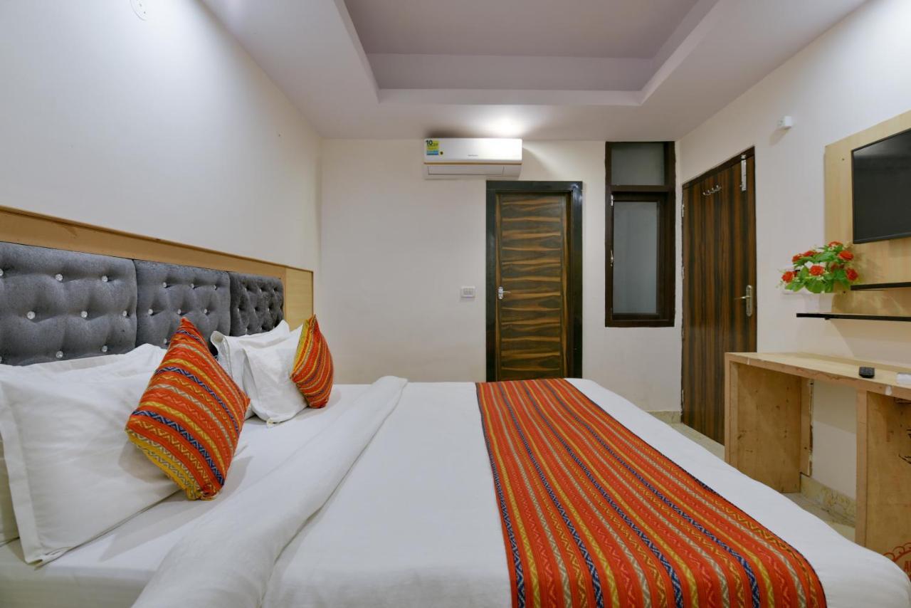 Hotel Hari International - Noida Sector 11 Buitenkant foto